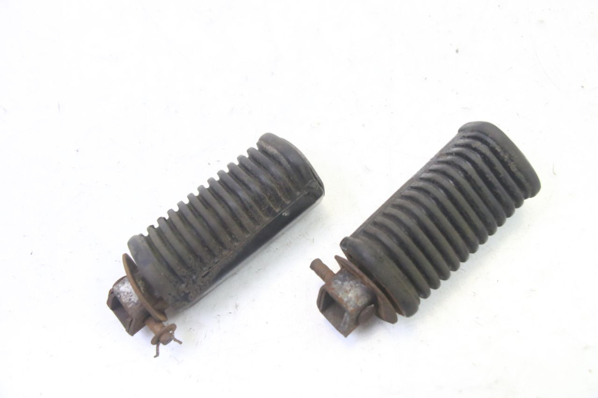 photo de PEDANA POSTERIORE HYOSUNG GV AQUILA 125 (2000 - 2004)