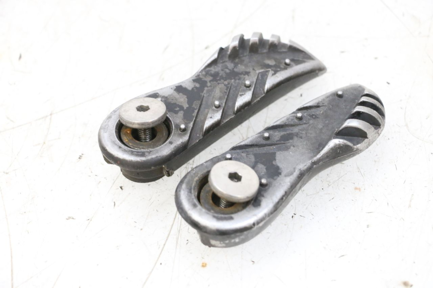 photo de COPPIA DI PEDANE POSTERIORI MBK BOOSTER SPIRIT NAKED 50 (2004 - 2017) - Stato della superficie e materiale