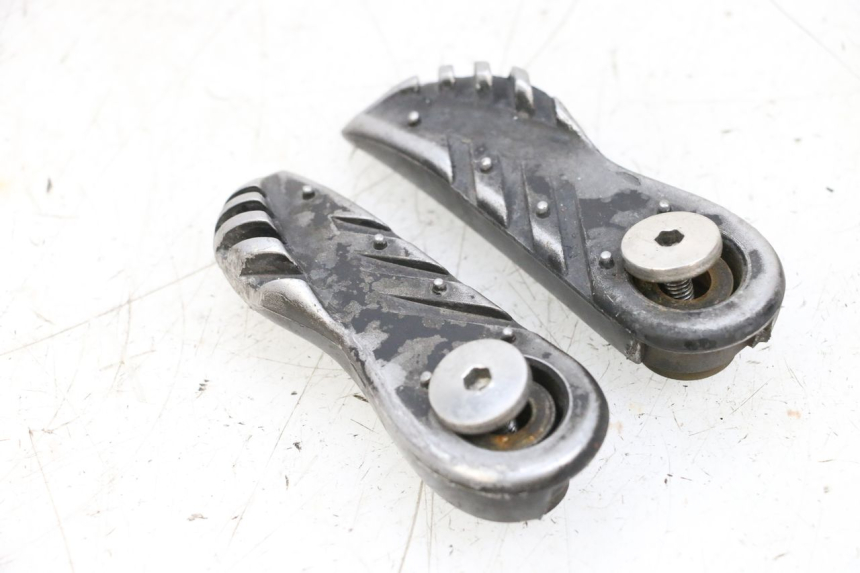 photo de COPPIA DI PEDANE POSTERIORI MBK BOOSTER SPIRIT NAKED 50 (2004 - 2017) - Ricambio usato controllato