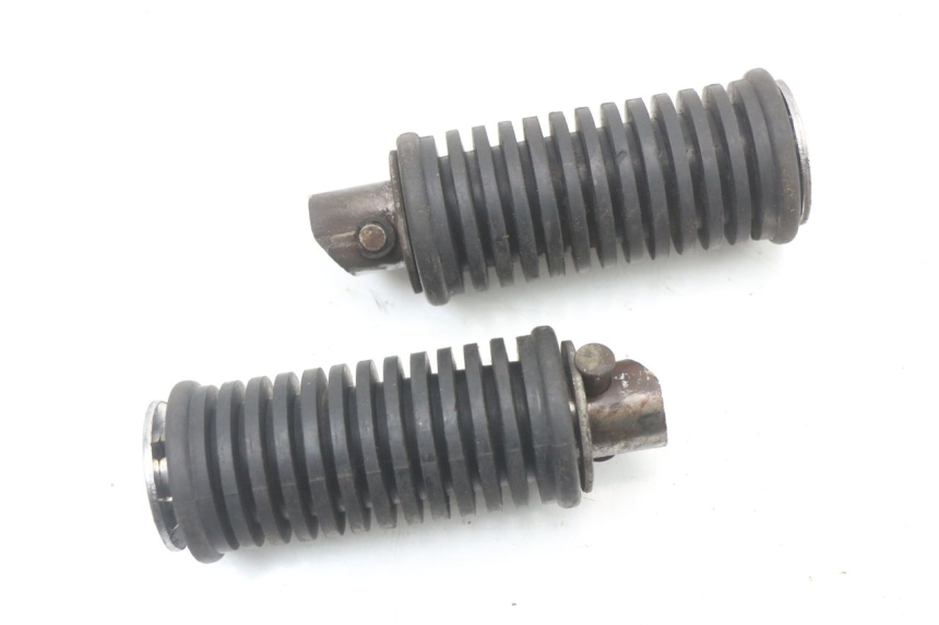 photo de COPPIA PEDANE POSTERIORI SUZUKI GZ MARAUDER 125 (1998 - 2004)