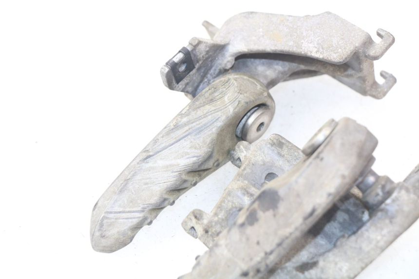 photo de COPPIA PEDANE POSTERIORI YAMAHA NEO'S NEOS 2T 50 (2007 - 2017) - Altra angolazione