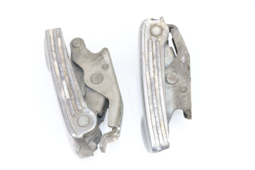 photo de COPPIA PEDANE POSTERIORI PIAGGIO VESPA GTS 125 (2007 - 2012)
