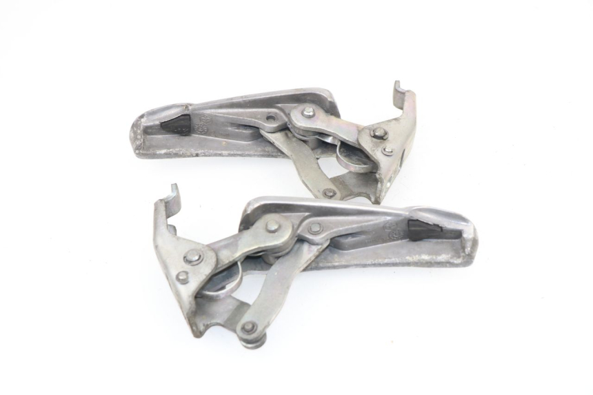 photo de COPPIA PEDANE POSTERIORI PIAGGIO VESPA GTS 125 (2007 - 2012)