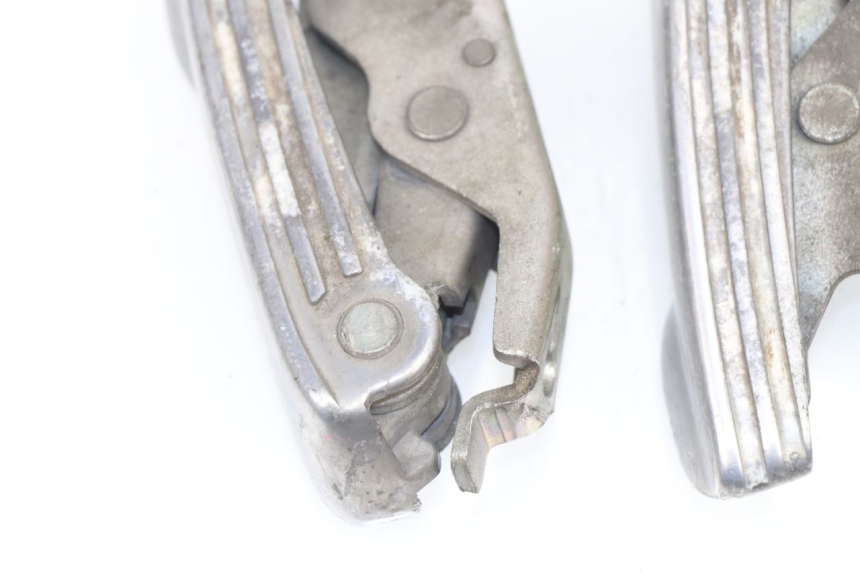 photo de COPPIA PEDANE POSTERIORI PIAGGIO VESPA GTS 125 (2007 - 2012)