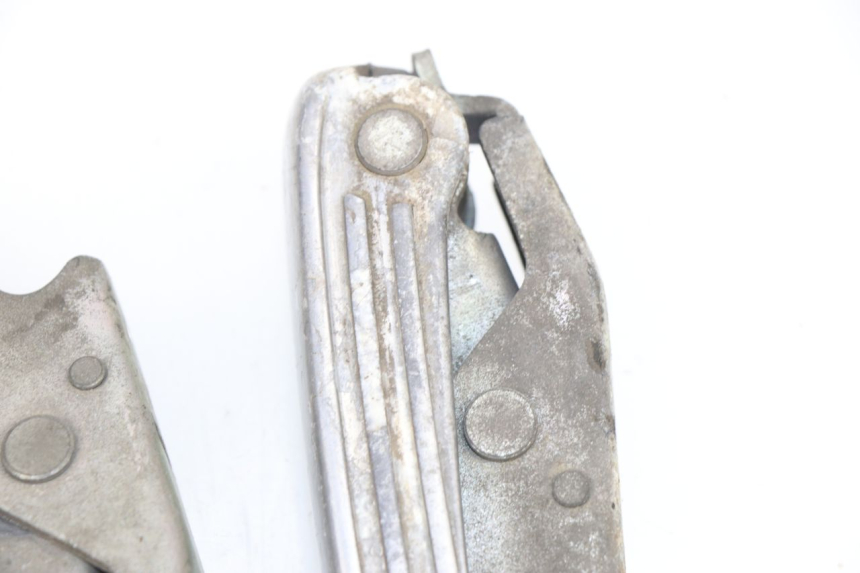 photo de COPPIA PEDANE POSTERIORI PIAGGIO VESPA GTS 125 (2007 - 2012)
