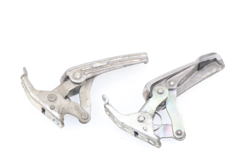 photo de COPPIA PEDANE POSTERIORI PIAGGIO VESPA GTS 125 (2007 - 2012)