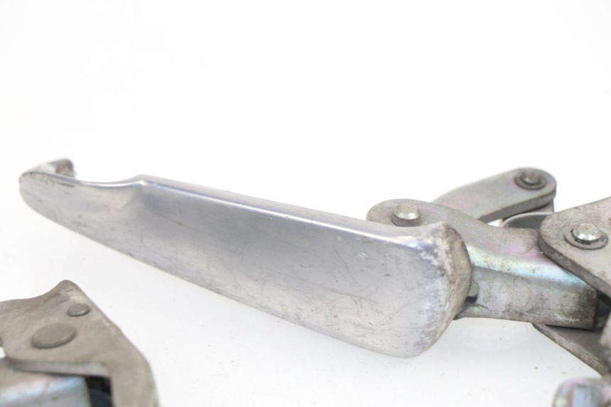 photo de COPPIA PEDANE POSTERIORI PIAGGIO VESPA GTS 125 (2007 - 2012)