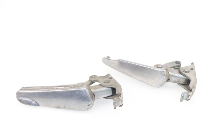 photo de COPPIA PEDANE POSTERIORI PIAGGIO VESPA GTS 125 (2007 - 2012)