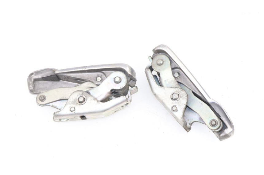 photo de COPPIA PEDANE POSTERIORI PIAGGIO VESPA GTS 125 (2007 - 2012)