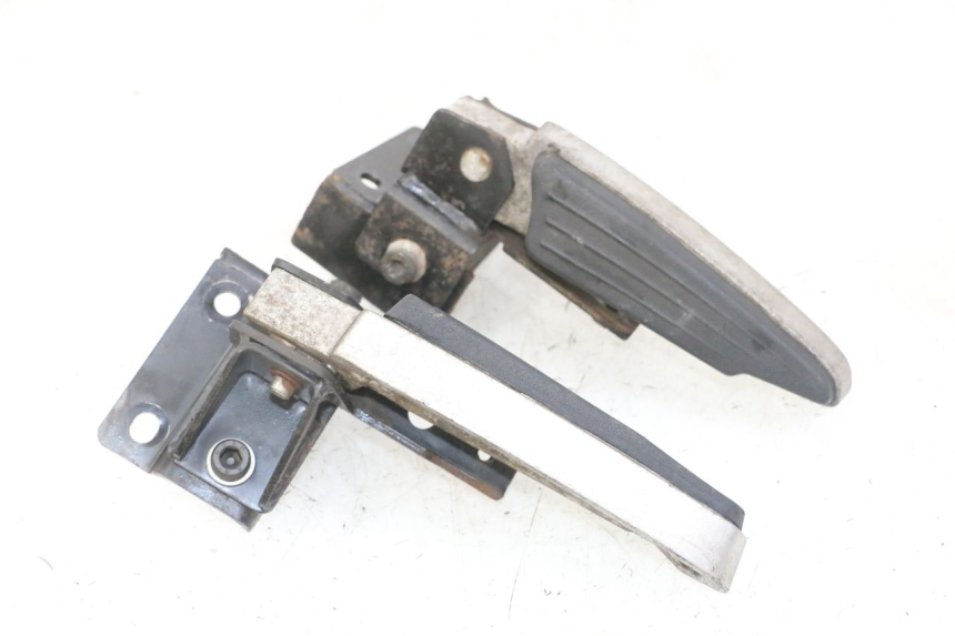 photo de PEDANA POSTERIORE PEUGEOT SATELIS 125 (2013 - 2018)