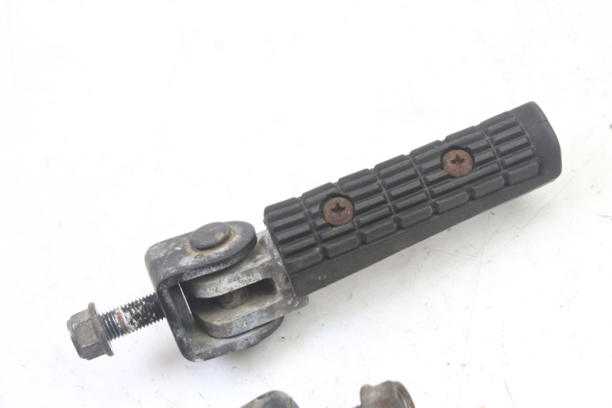 photo de COPPIA DI PIEDINI POSTERIORI TRIUMPH SPRINT 900 (1995 - 1998)