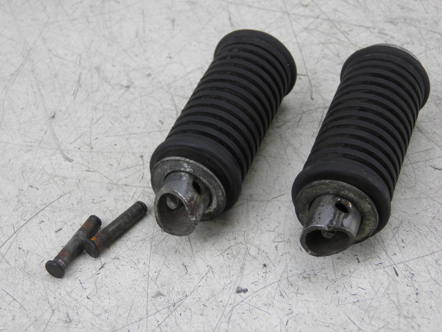 photo de COPPIA PEDANE POSTERIORI SUZUKI GZ MARAUDER 125 (1998 - 2004)