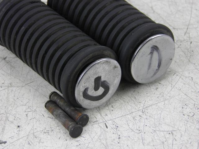 photo de COPPIA PEDANE POSTERIORI SUZUKI GZ MARAUDER 125 (1998 - 2004)