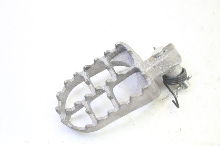 photo de PEDANA POSTERIORE YAMAHA TTR 125 (2000 - 2020) - Dettaglio del componente