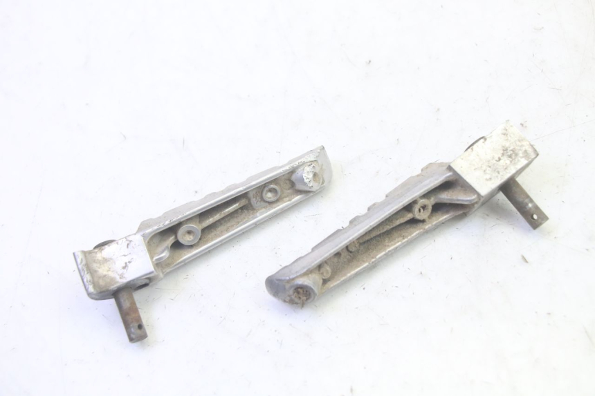 photo de PEDANA POSTERIORE YAMAHA TZR 50 (2008 - 2016) - Altra angolazione