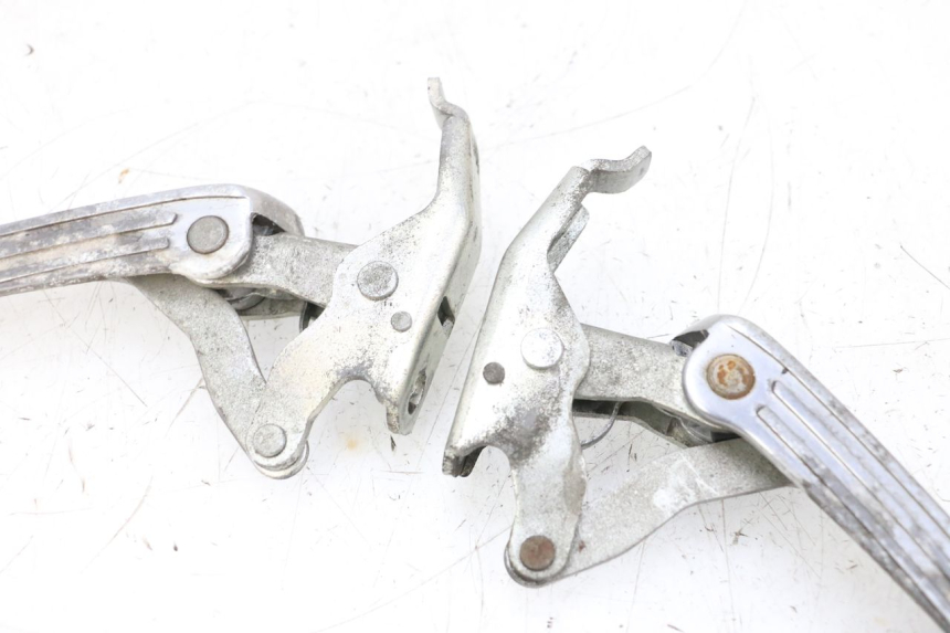 photo de COPPIA PEDANE POSTERIORI PIAGGIO VESPA GTS SUPER IE 125 (2009 - 2016) - Primo piano ad alta risoluzione