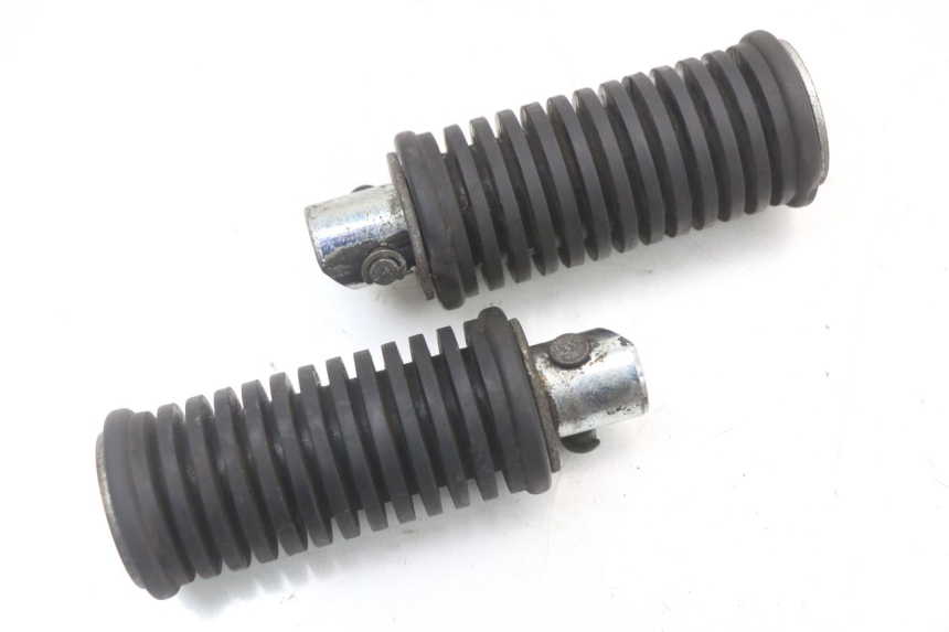 photo de COPPIA PEDANE POSTERIORI SUZUKI VL INTRUDER 125 (2004 - 2007)