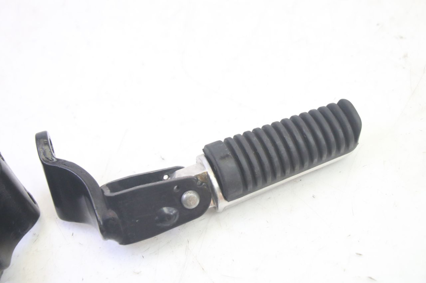 photo de PAIA DI PEDANE POSTERIORI YAMAHA XMAX X-MAX 125 (2006 - 2009) - Altra angolazione