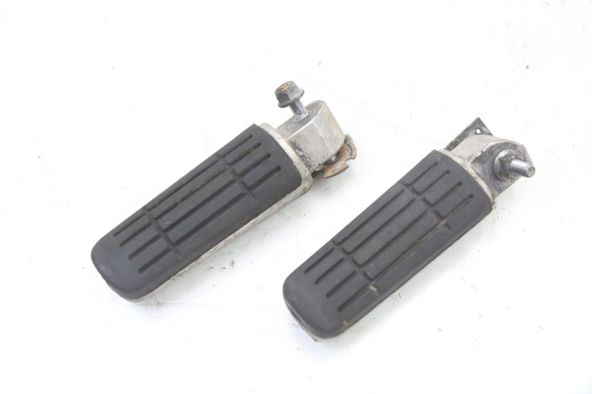 photo de PEDANA POSTERIORE YAMAHA FZ6 FAZER S2 600 (2007 - 2011)
