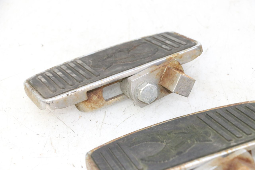 photo de PEDANA ANTERIORE HYOSUNG GV AQUILA 125 (2000 - 2004)