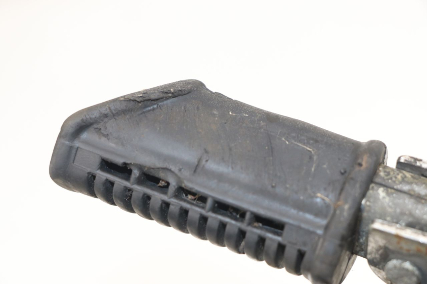 photo de COPPIA PEDANE ANTERIORI SUZUKI GN 125 (1997 - 2000)