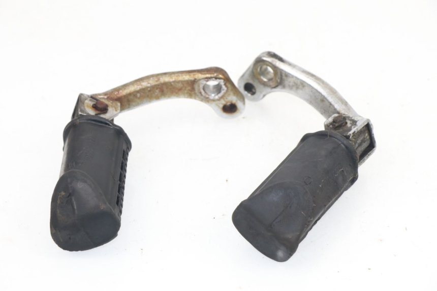 photo de COPPIA PEDANE ANTERIORI SUZUKI GN 125 (1997 - 2000)