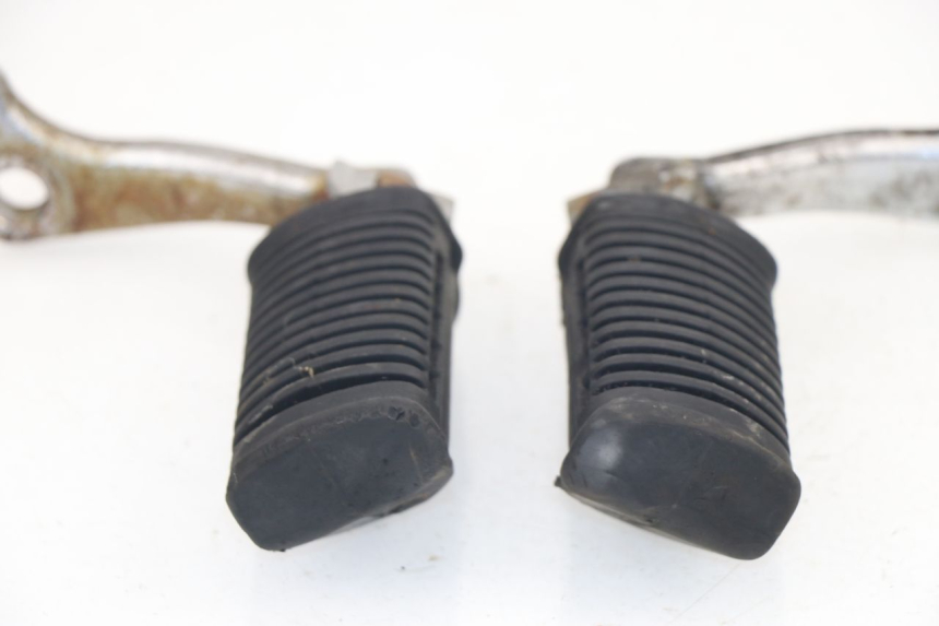 photo de COPPIA PEDANE ANTERIORI SUZUKI GN 125 (1997 - 2000)