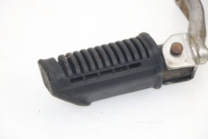 photo de COPPIA PEDANE ANTERIORI SUZUKI GN 125 (1997 - 2000)