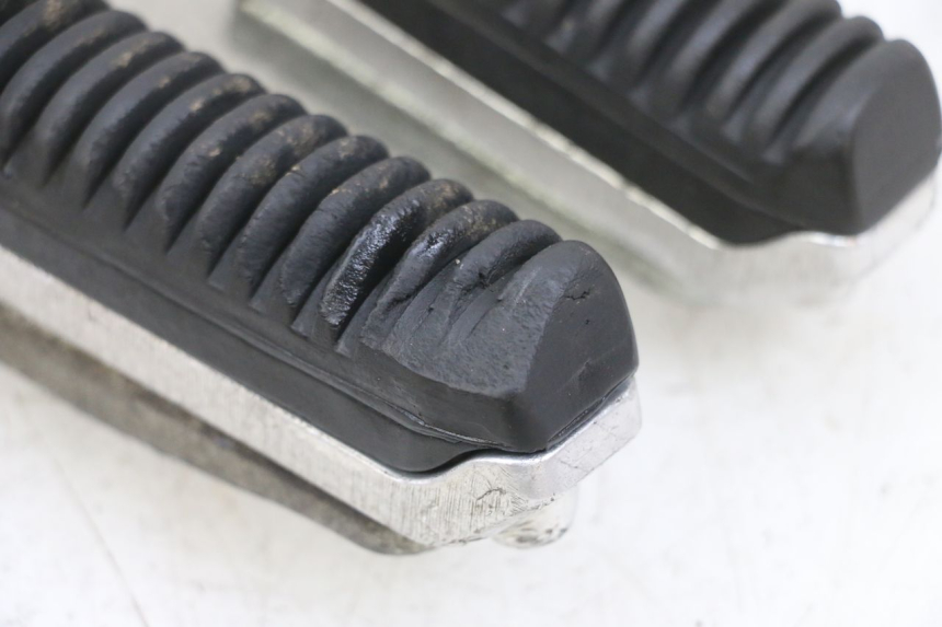 photo de PEDANA ANTERIORE SUZUKI GSF N BANDIT 600 (1996 - 1999) - Stato della superficie e materiale