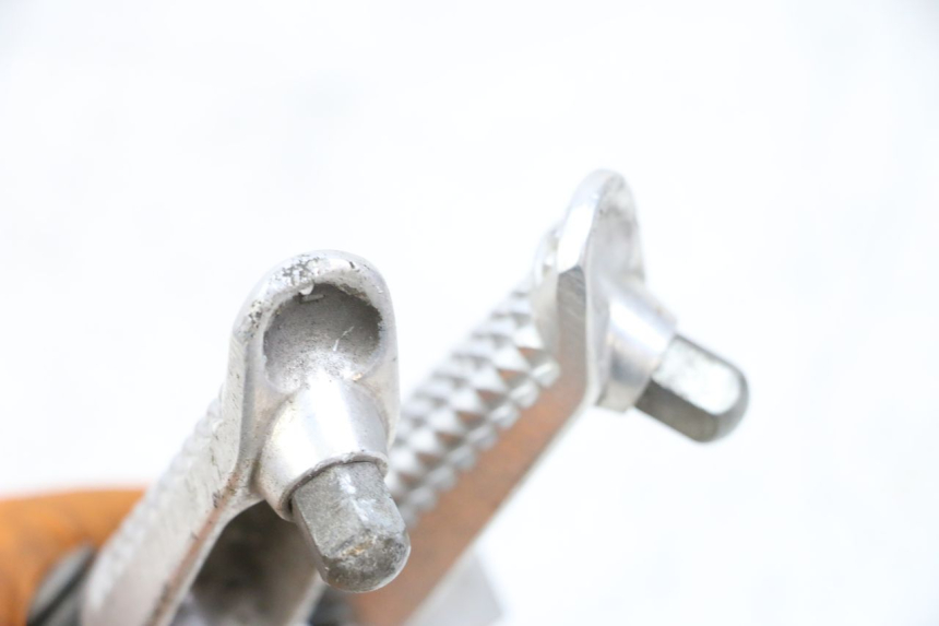 photo de PEDANA ANTERIORE SUZUKI GSXR GSX-R 1000 (2003 - 2004) - Dettaglio del componente