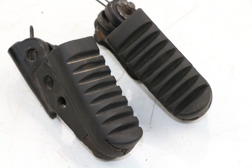 photo de COPPIA PEDANE ANTERIORI HONDA CLR CITYFLY 125 (1998 - 2003)