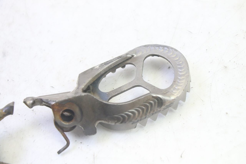 photo de PEDANA ANTERIORE KAWASAKI KXF KX-F 250 (2017 - 2019) - Marcature e riferimenti originali