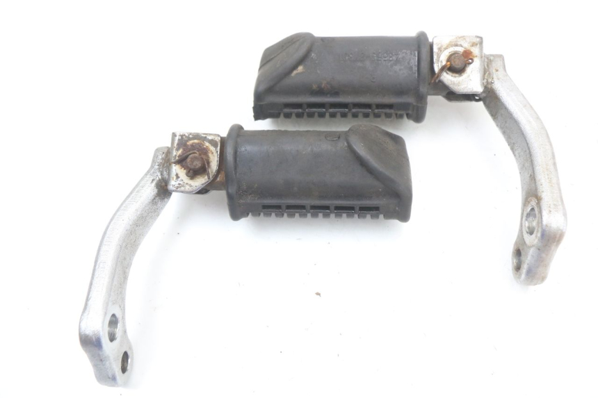 photo de COPPIA PEDANE ANTERIORI SUZUKI GN 125 (1997 - 2000)
