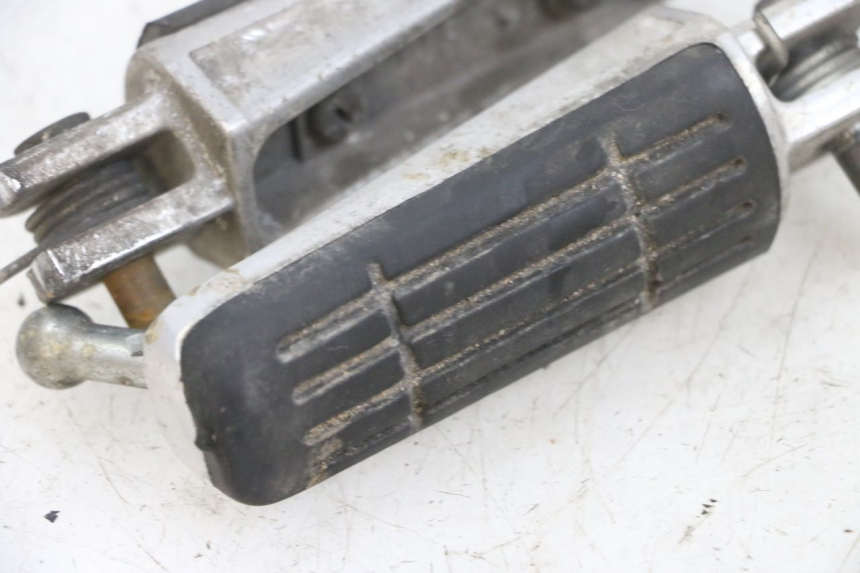 photo de PEDANA ANTERIORE YAMAHA TDM ABS 900 (2002 - 2014) - Stato della superficie e materiale
