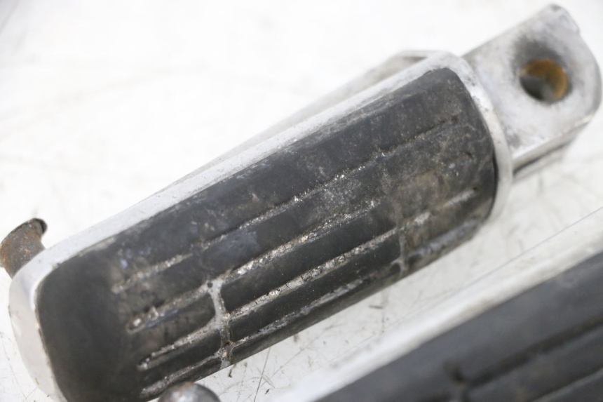 photo de PEDANA ANTERIORE YAMAHA TDM ABS 900 (2002 - 2014) - Marcature e riferimenti originali