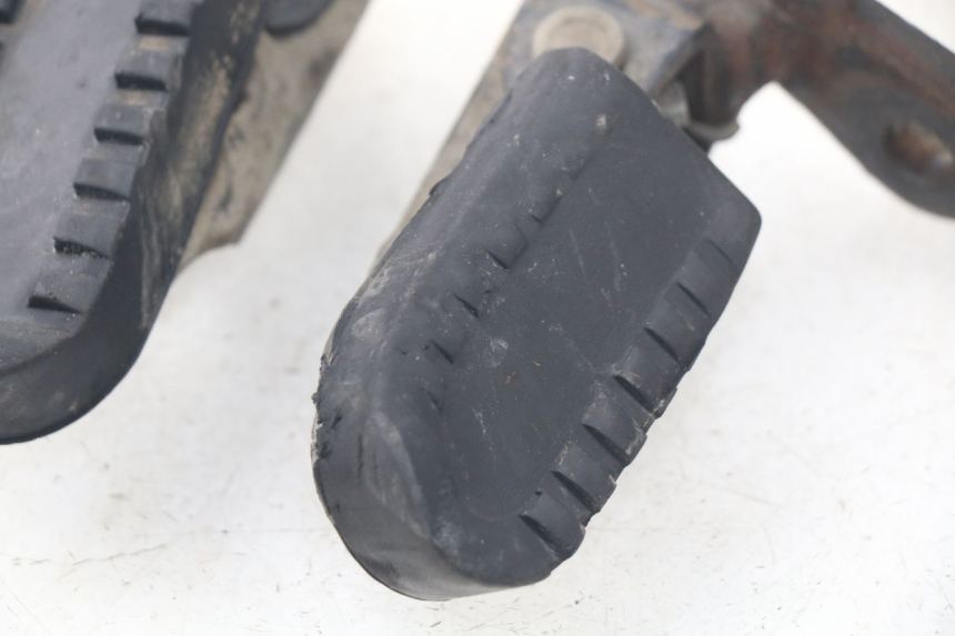 photo de COPPIA PEDANE ANTERIORI YAMAHA TW 125 (1998 - 2002)