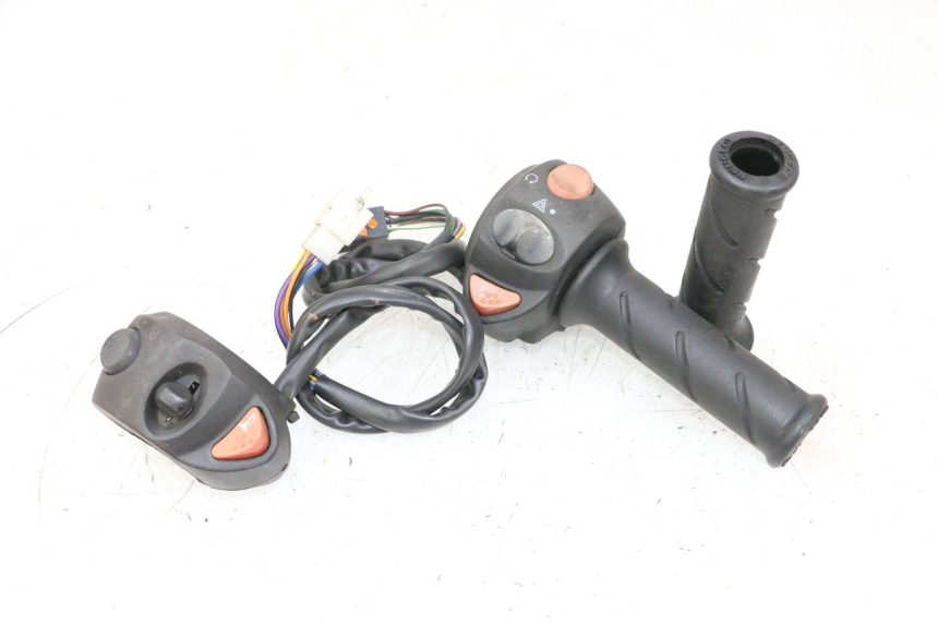 photo de COMMUTATORI PEUGEOT SATELIS 125 (2013 - 2018) - Vista principale