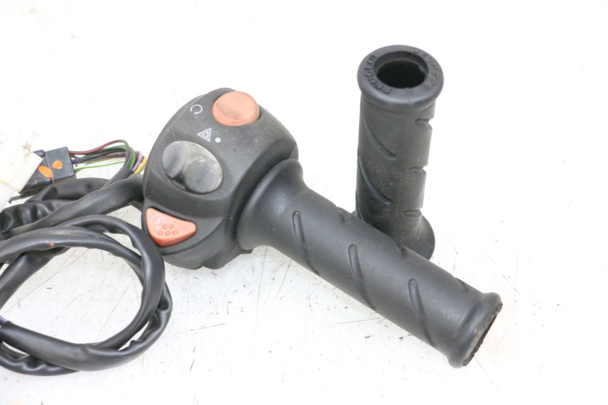 photo de COMMUTATORI PEUGEOT SATELIS 125 (2013 - 2018) - Altra vista dell'articolo