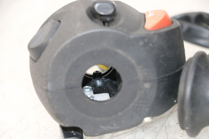 photo de COMMUTATORI PEUGEOT SATELIS 125 (2013 - 2018) - Primo piano tecnico