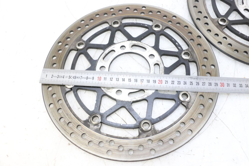 photo de COPPIA DISCO FRENO ANTERIORE SUZUKI GSXR GSX-R 1000 (2003 - 2004) - Primo piano tecnico