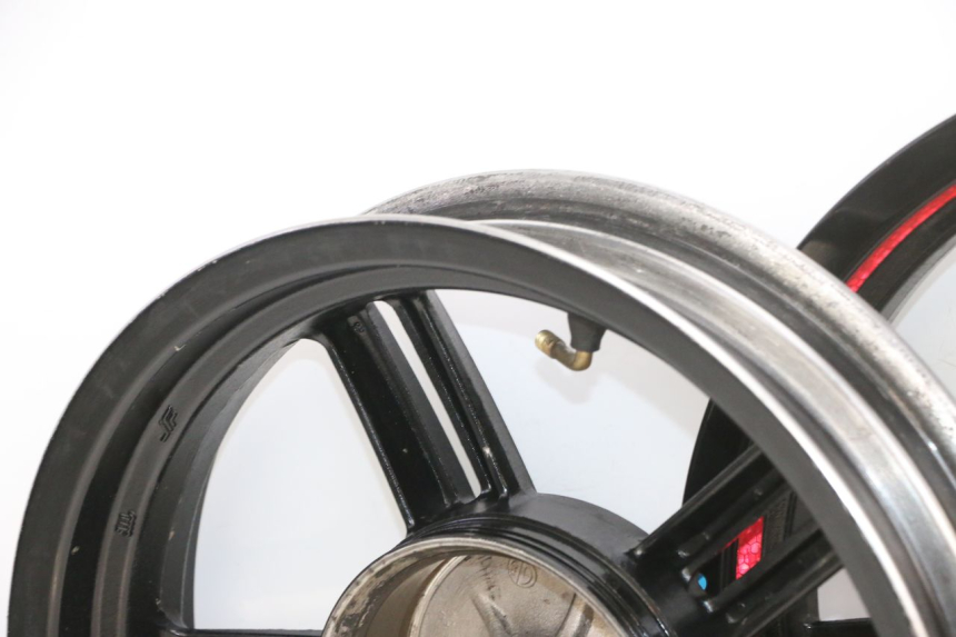 photo de COPPIA CERCHI KYMCO AGILITY 16+ 4T 50 (2018 - 2023) - Vista d'insieme del prodotto