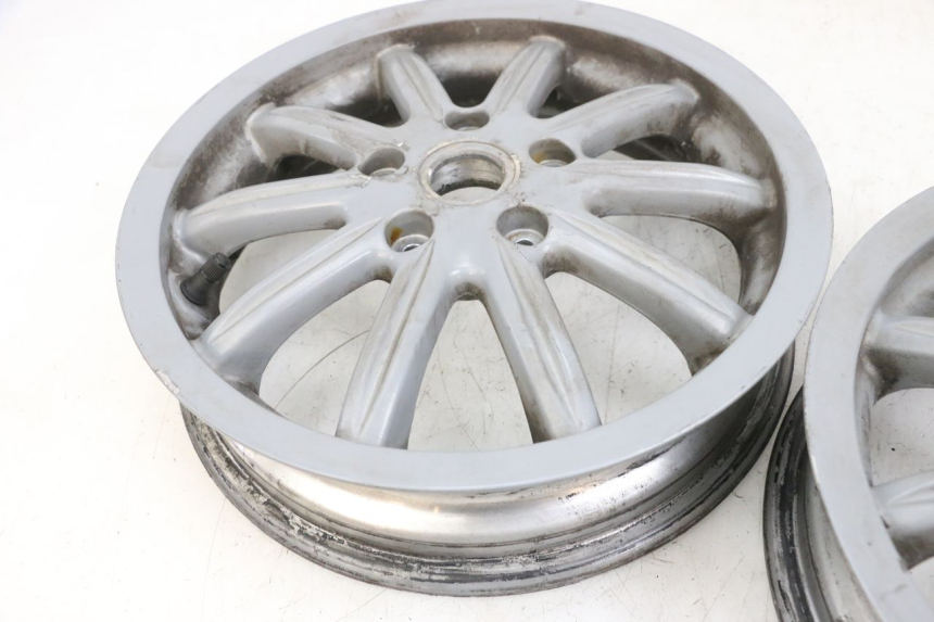 photo de COPPIA CERCHI PIAGGIO MP3 RL 250 (2007 - 2010) - Altra angolazione