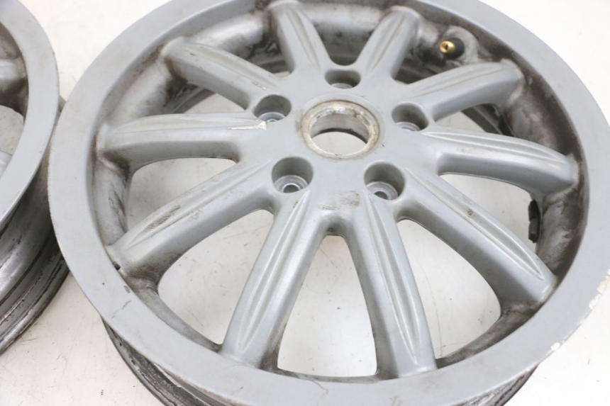 photo de COPPIA CERCHI PIAGGIO MP3 RL 250 (2007 - 2010) - Primo piano tecnico