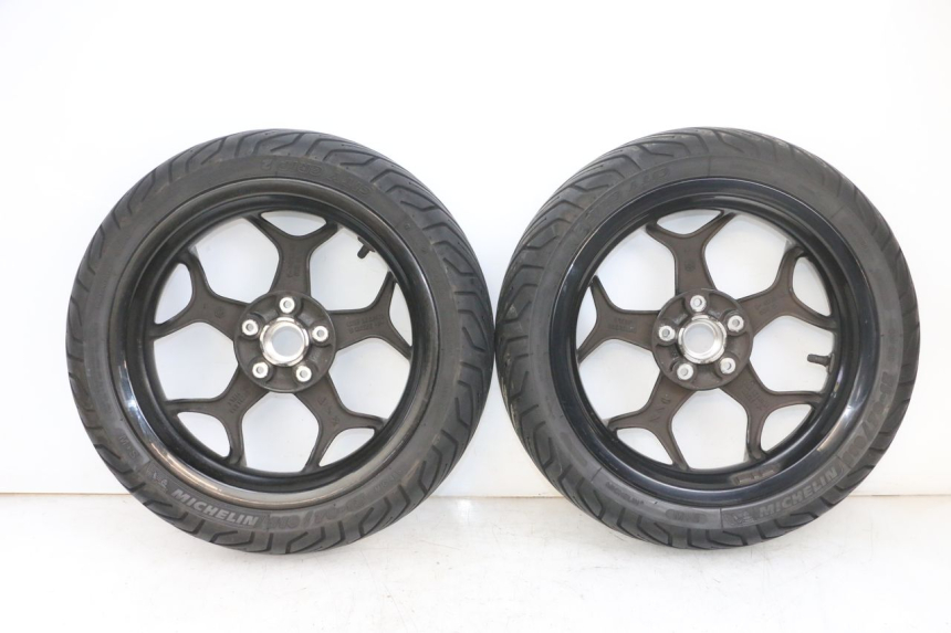 photo de COPPIA CERCHI PIAGGIO MP3 500 (2016 - 2018) - Ispezione visiva dettagliata