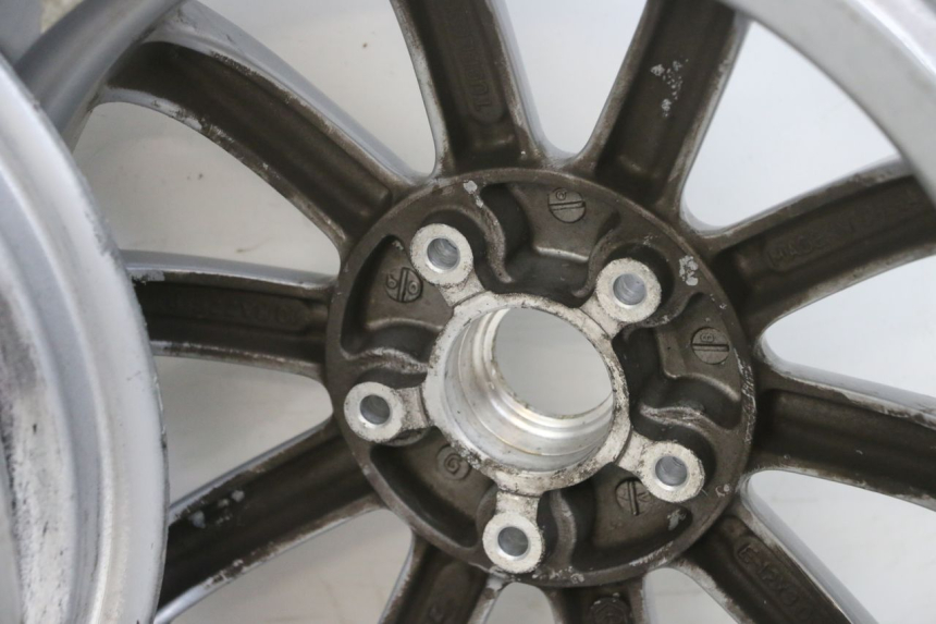 photo de COPPIA CERCHI PIAGGIO MP3 RL 250 (2007 - 2010) - Focus sulla struttura