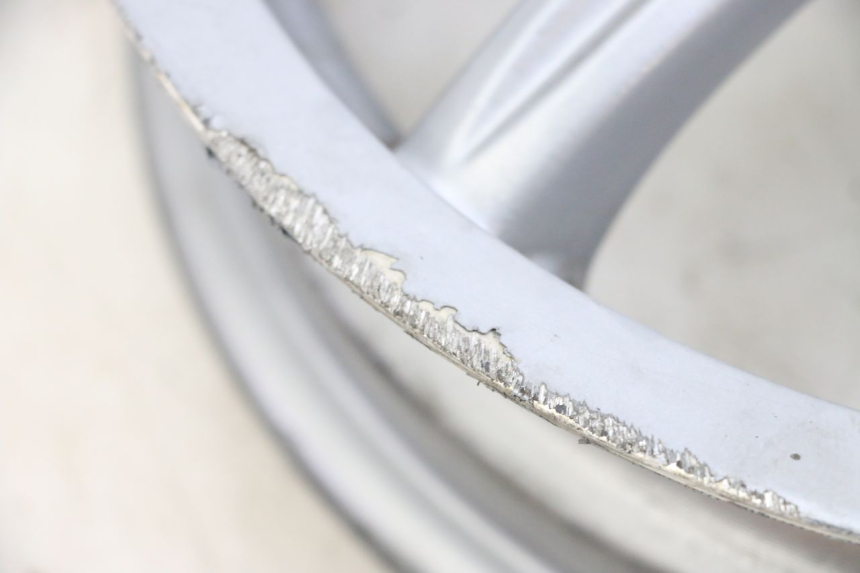 photo de COPPIA CERCHI PIAGGIO MP3 RL 250 (2007 - 2010) - Primo piano tecnico