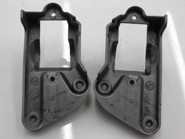 photo de PEDANA POSTERIORE SUPPORTO PEUGEOT JET FORCE CARBU 50 (2003 - 2016)