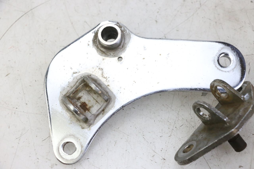 photo de PEDANA ANTERIORE SUPPORTO HYOSUNG GV AQUILA 125 (2000 - 2004)