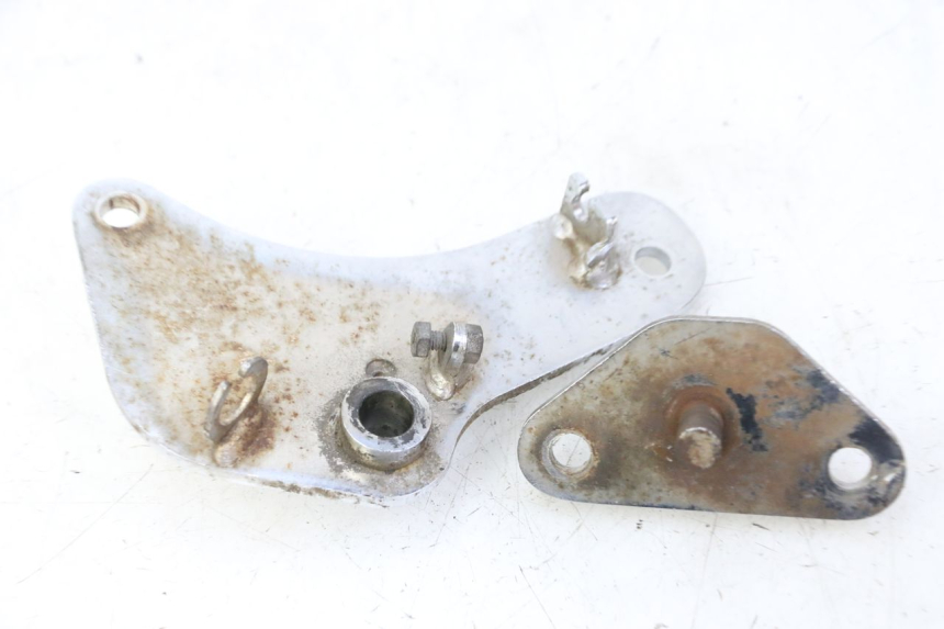 photo de PEDANA ANTERIORE SUPPORTO HYOSUNG GV AQUILA 125 (2000 - 2004)