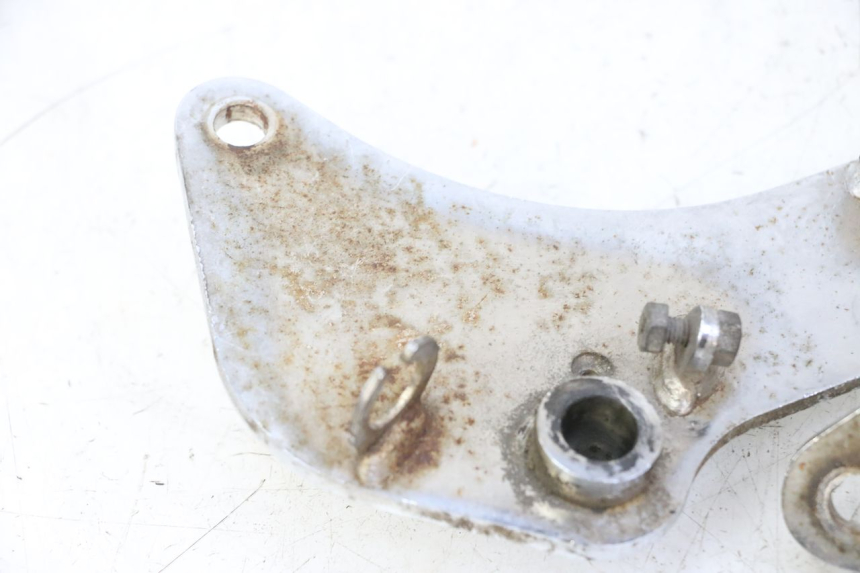 photo de PEDANA ANTERIORE SUPPORTO HYOSUNG GV AQUILA 125 (2000 - 2004)